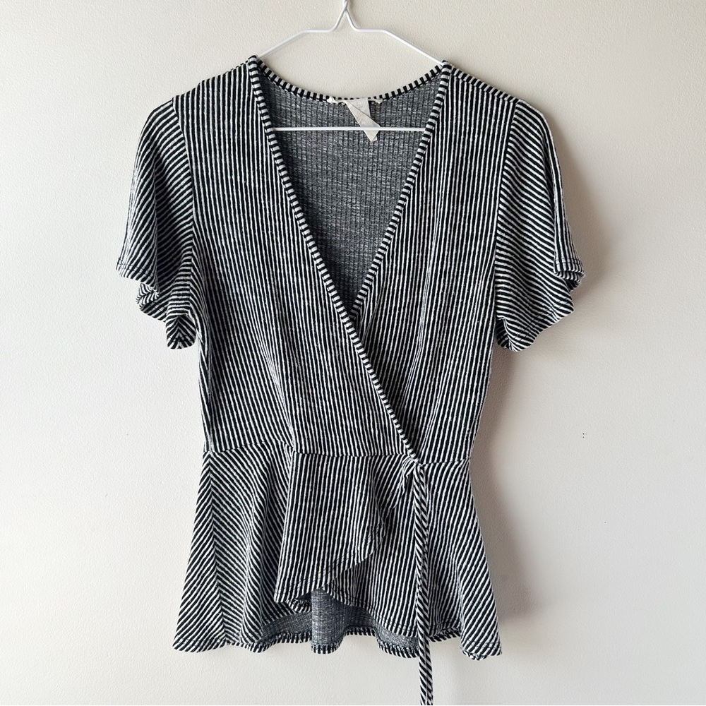 5 FOR $25 | Caution To The Wind Stripe Wrap Top Black White M